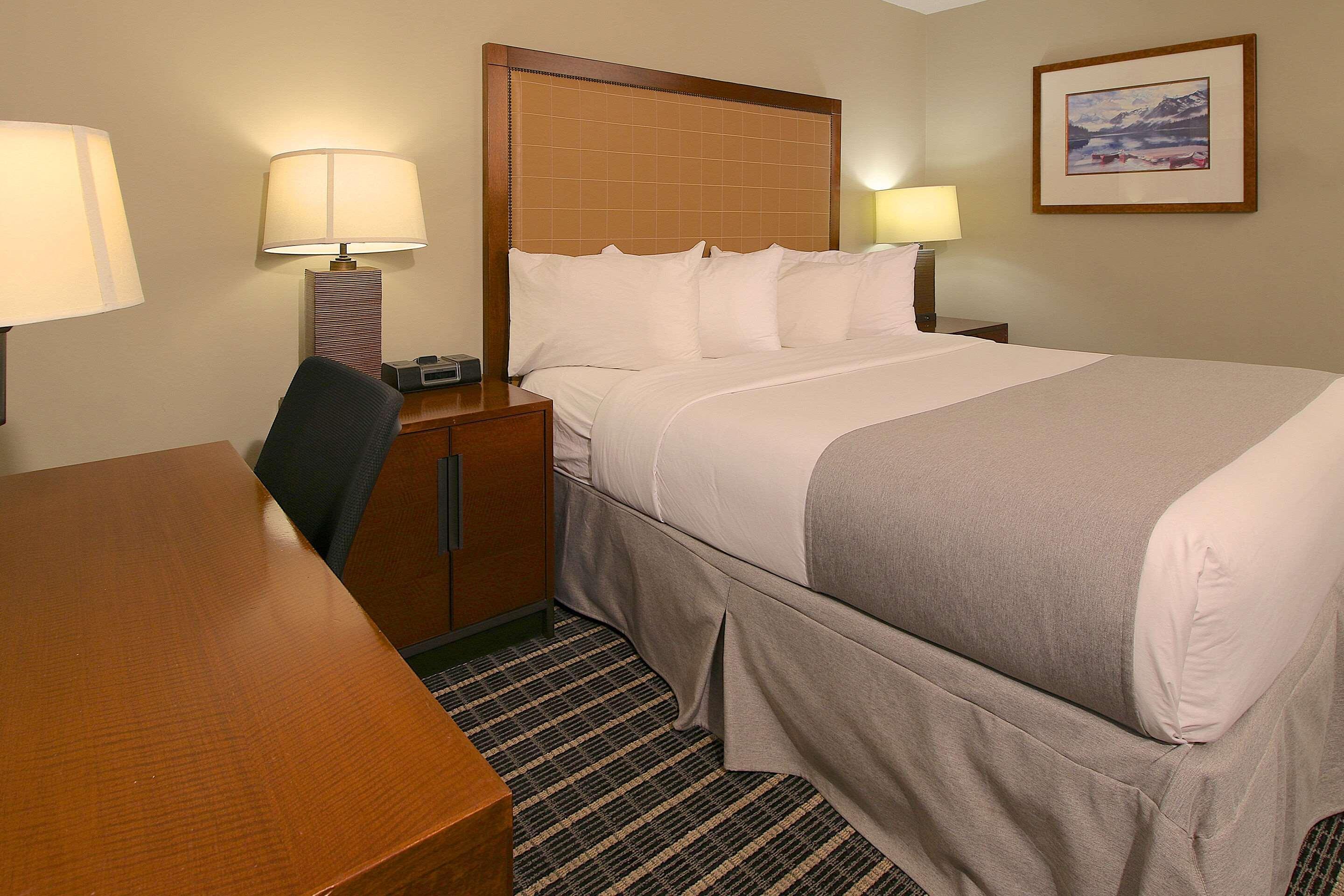 Hotel Clarion Pointe Medicine Hat Exterior foto