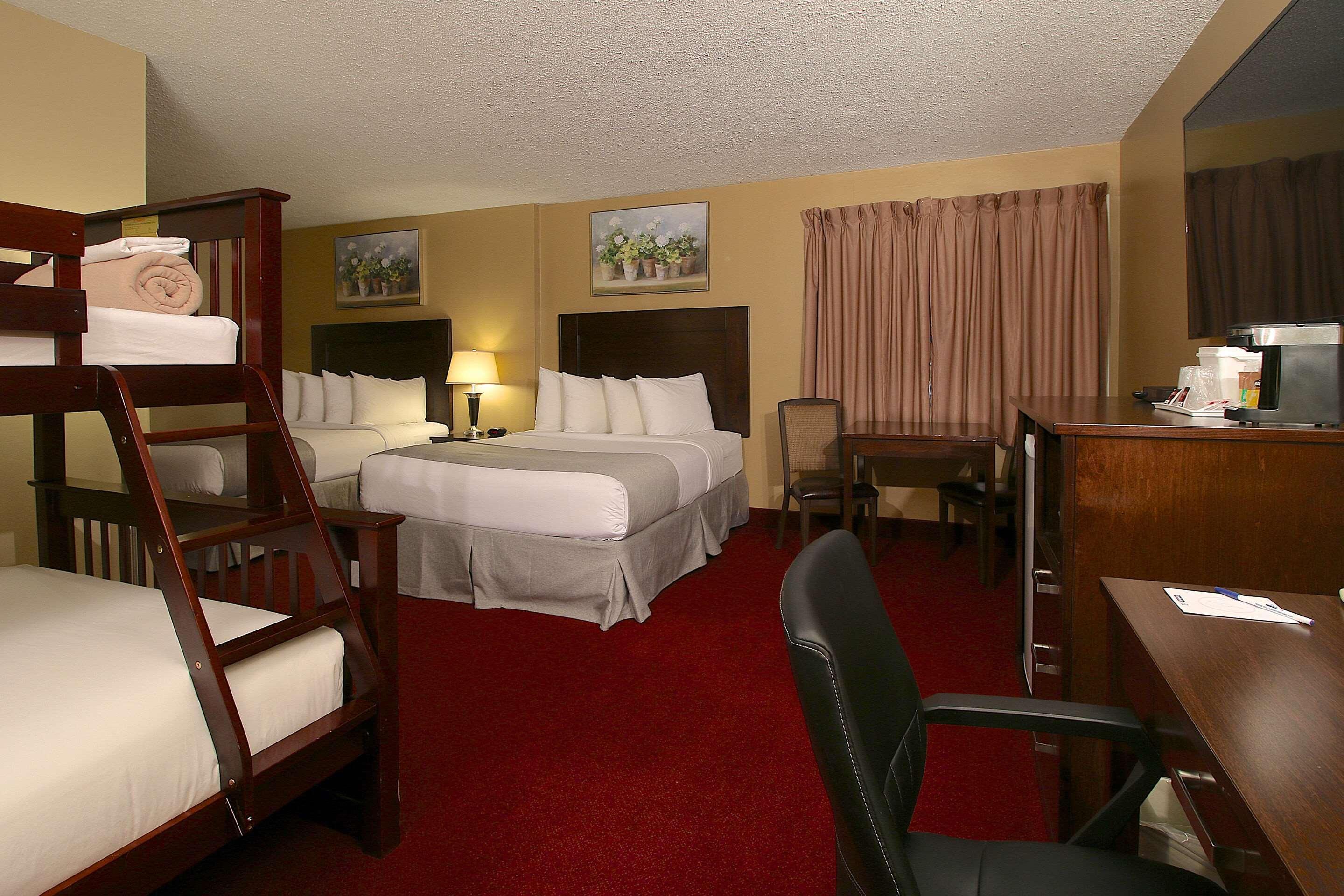 Hotel Clarion Pointe Medicine Hat Exterior foto