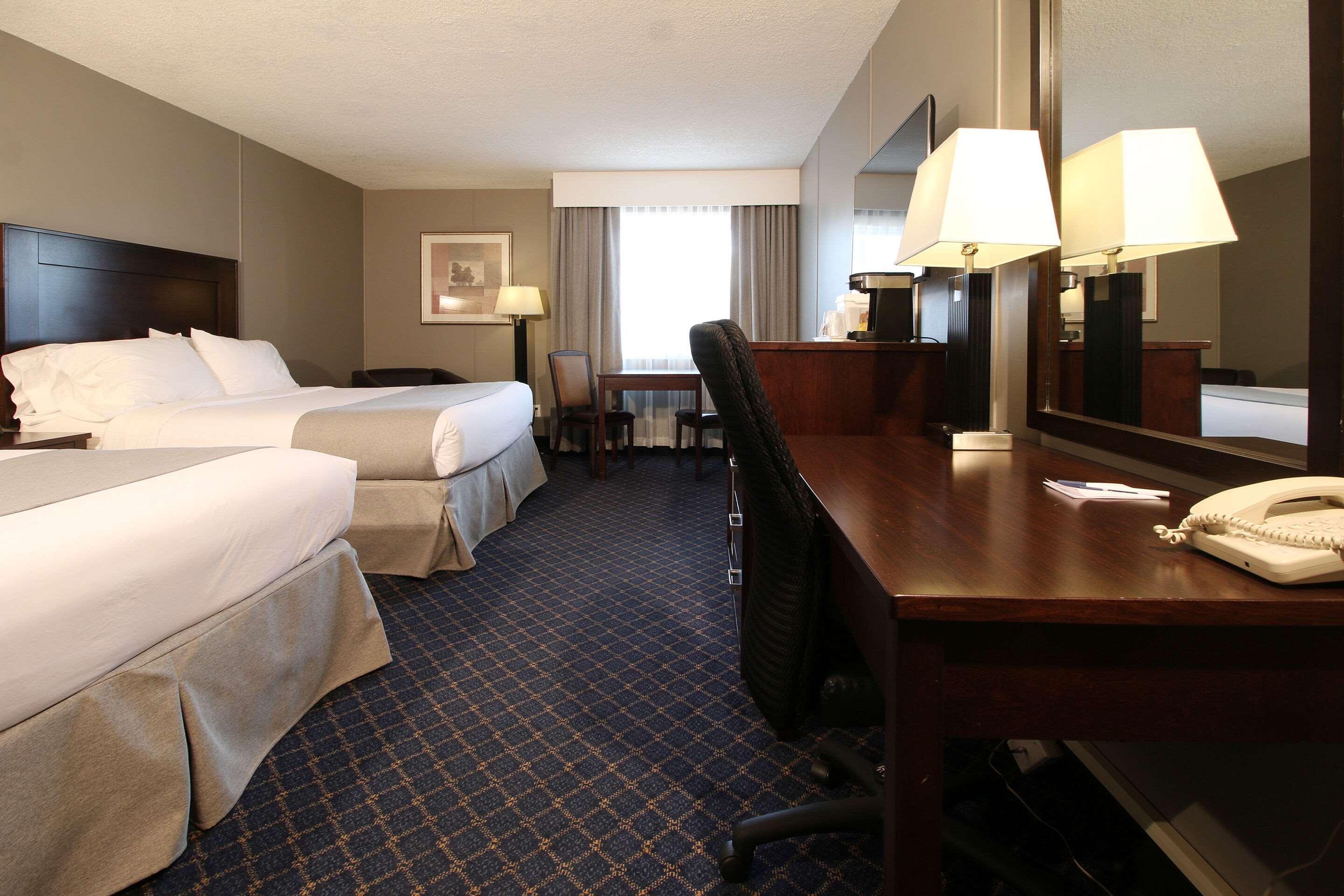 Hotel Clarion Pointe Medicine Hat Exterior foto