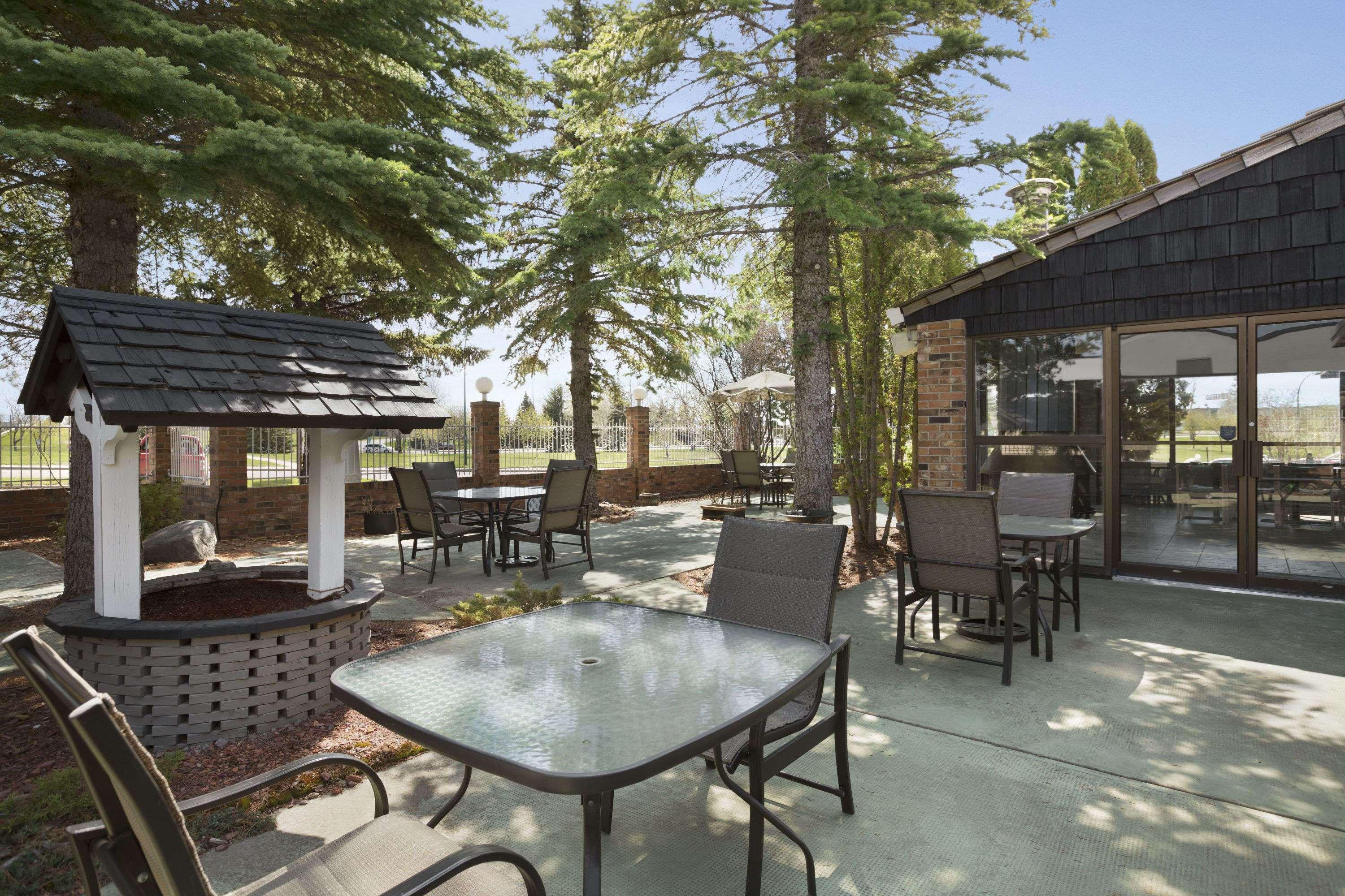 Hotel Clarion Pointe Medicine Hat Exterior foto