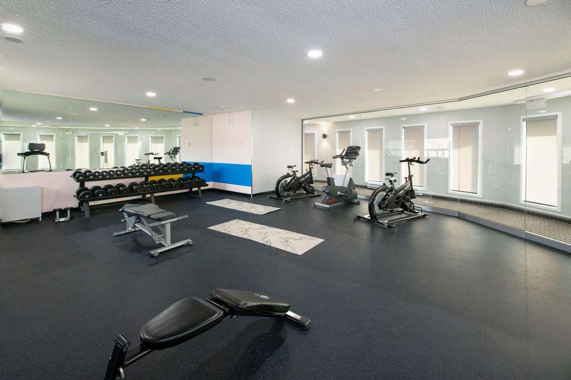 Hotel Clarion Pointe Medicine Hat Exterior foto