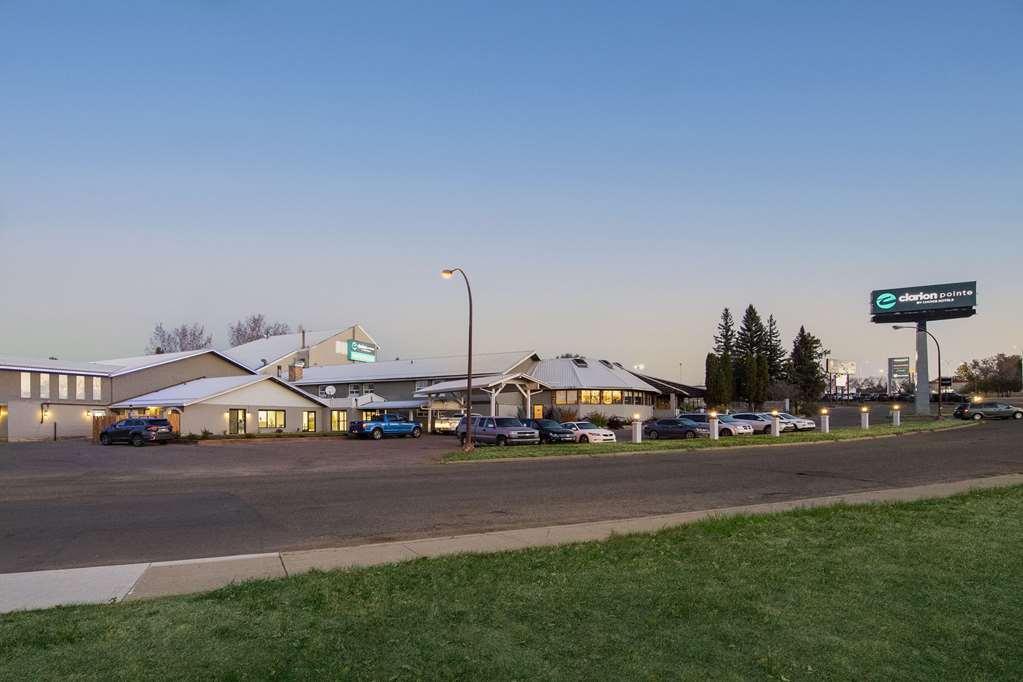 Hotel Clarion Pointe Medicine Hat Exterior foto